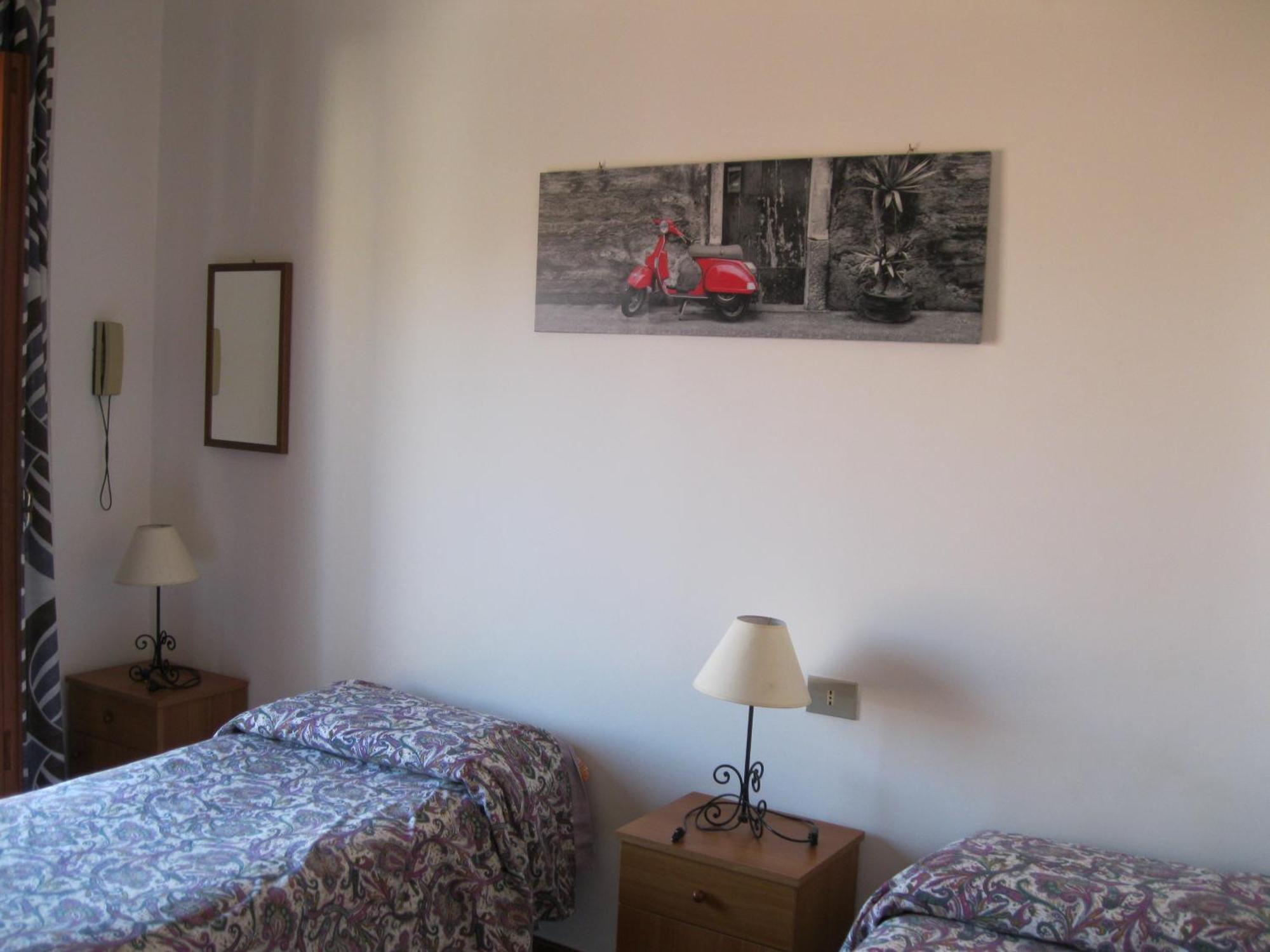 Hotel California Milazzo Habitación foto